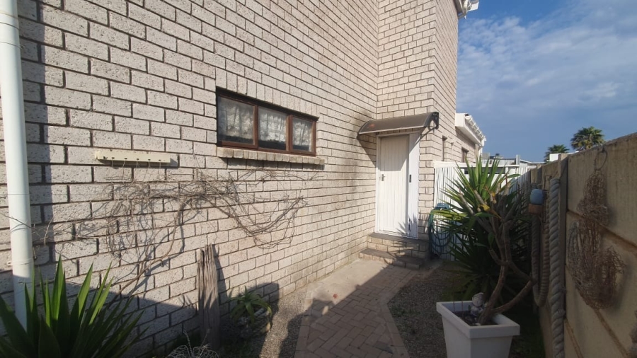 5 Bedroom Property for Sale in Britannia Bay Western Cape